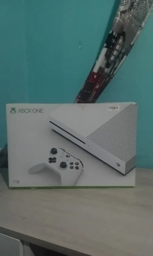 Xbox one s 1TB avec sa boite 