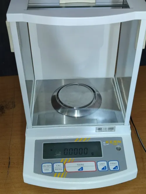 balance analytique électronique. marque KERN, modèle ABS 220-4. 220g/0,1mg (0,0001g) / habta kabba