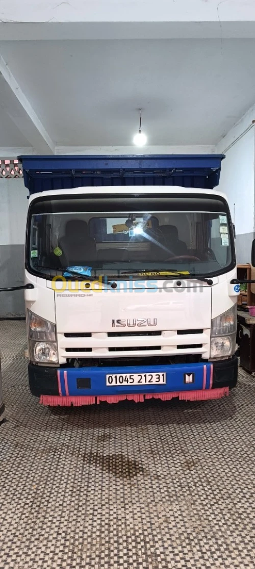 Isuzi Isuzi Mp71 2012