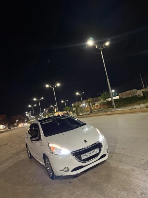 Peugeot 208 2015 Allure