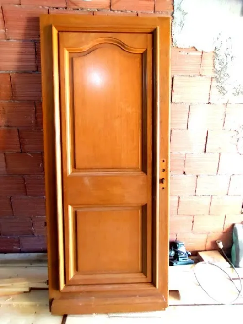 Portes d'entrée en bois exotique