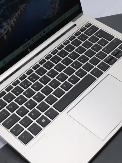 LAPTOP Hp ELITEBOOK 830 G10, I5-1345U, 16GB 256GB SSD, 14" TACTILE
