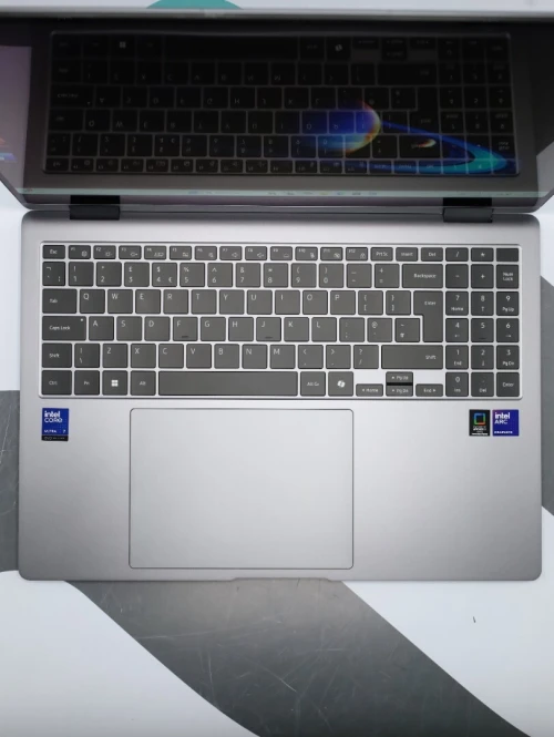 LAPTOP SAMSUNG GALAXY BOOK 5 PRO 360 , ULTRA 7 256V , 16GB RAM 512GB SSD , 16" X360 TACTILE OLED