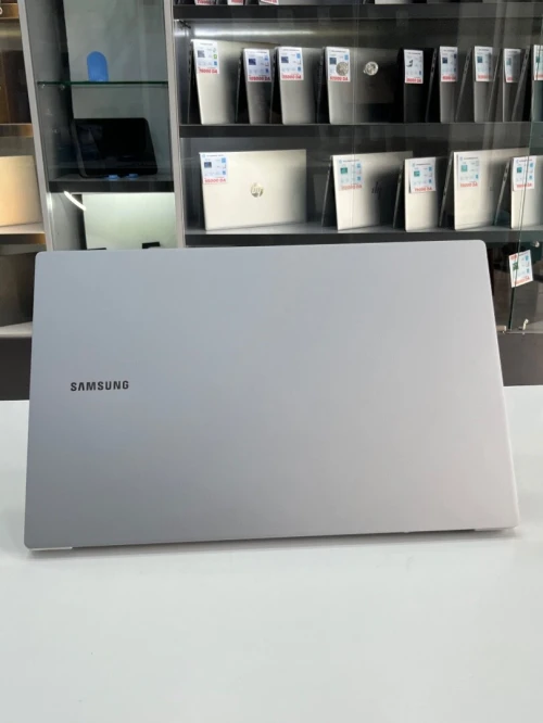 LAPTOP SAMSUNG GALAXY BOOK PRO ULTRA 7 155H 16GB RAM 512GB SSD ECRAN 15.6" FHD AMOLED CYCLE 06 
