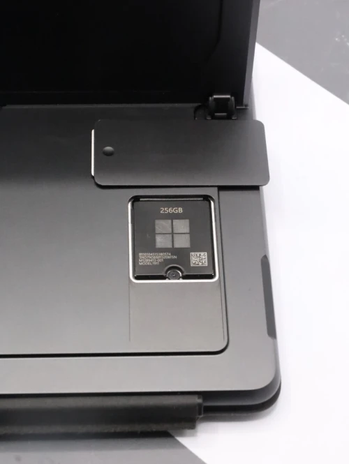 LAPTOP / TABLETE MICROSOPFT SURFACE PRO 10, ULTRA 5 135U, 8GB 256GB SSD, 13"