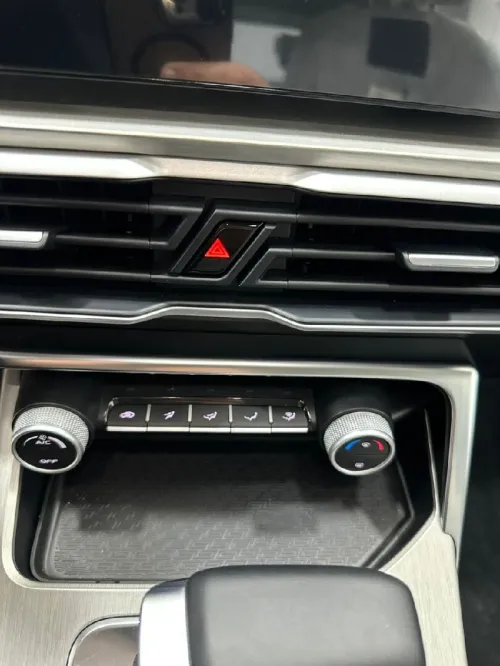 Geely Coolray 2025 