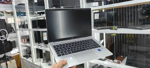 HP EliteBook 630 G10 Intel Core i7 i7-1355U 13.3 Full HD 16 Go 512 Go SSD Win 11 Pro