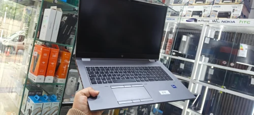 Hp Zbook Fury 17 G8 cpu i9 11950H 64gb ram 512ssd