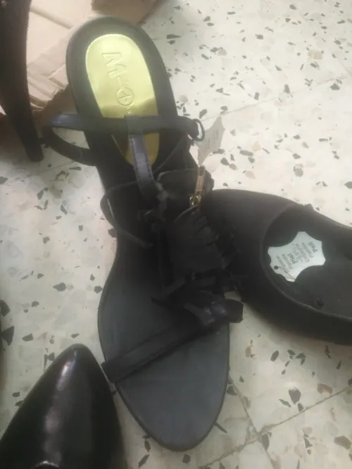 Un lot de chaussures femmes ramenés caba