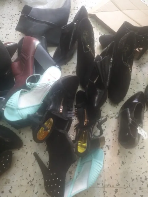 Un lot de chaussures femmes ramenés caba