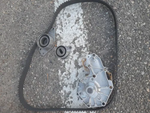 Kit chaîne distribution +pompe à eau megane/ scenic 1.9dti 