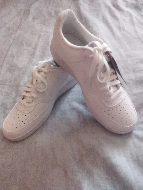 Baskets Nike blanches neuves 
