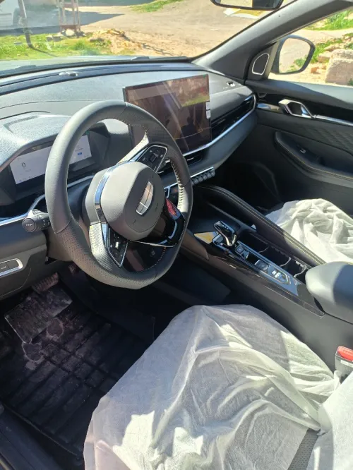 Geely Coolray 2025 T op