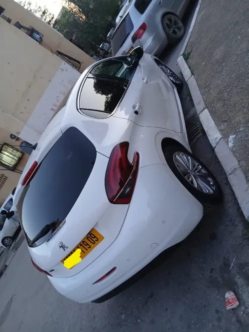 Peugeot 208 2019 Allure Facelift