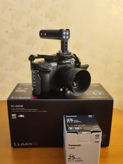 Kit Appareil photo lumix gh5 + objectif 25mm 1.7