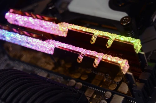 RAM 4000 16x2 G SKILL trident Z royal gold
