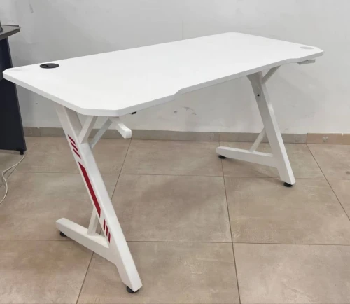 Bureau Gaming Kiro Blanc 140cm et 120cm avec support casque+ support vert enc MDF et peids métaliques