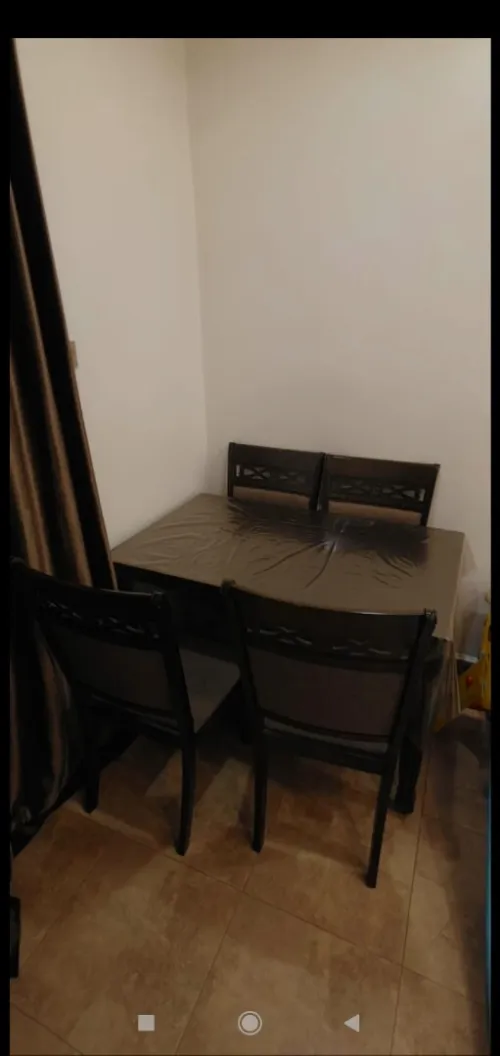 Table avec 4 chaises