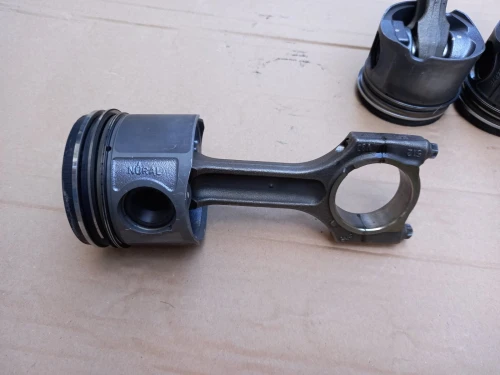 Pistons et bielles pour Moteur BMW moteur M47