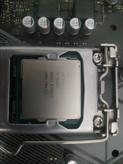 Lot composants PC : Intel Core i5-9600K + 16 Go RAM ADAT