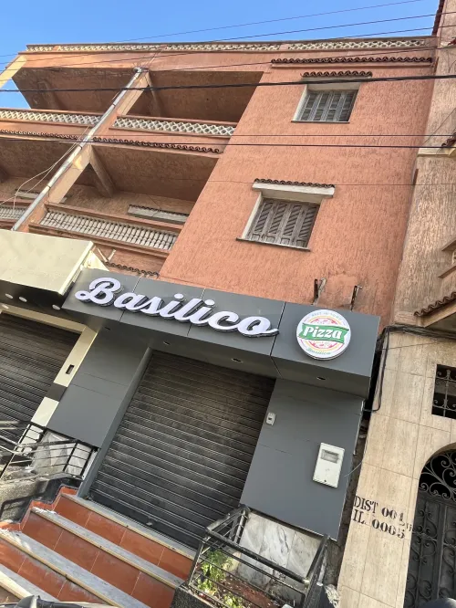 Enseigne lumineuse, panneau publicitaire