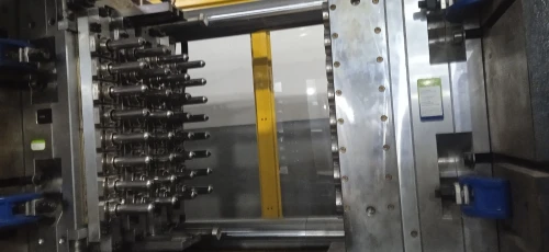 Machine injection plastique