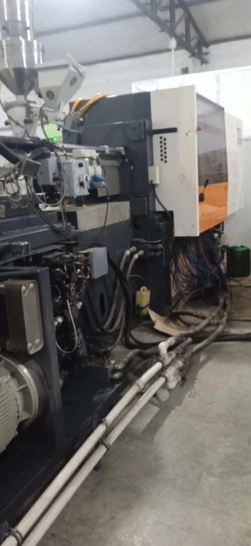 Machine injection plastique