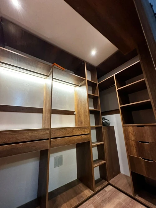 TRAVAUX DE RENOVATION ET D'AMENAGEMENTS INTERIEURS
