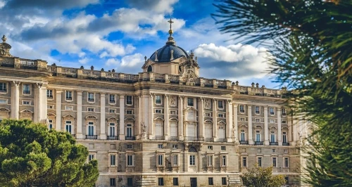 Voyage organisée en Espagne qui fait (Madrid, Andalousie et Tolède) le prix est de 297 700 dzd 