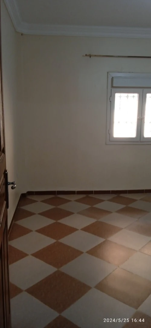 Vente Appartement Niveau de villa F3 Chlef Tenes