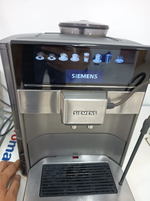 Siemens EQ.6 Plus S500 الأصلية | ماكينة قهوة أوتوماتيكية احترافية بحالة ممتازة