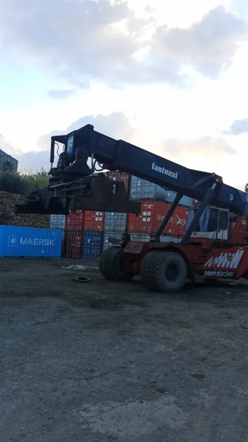 Dépôt de stockage de conteneurs