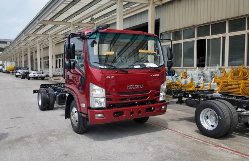 Isuzu KV100 SUPER JUMBO 2025