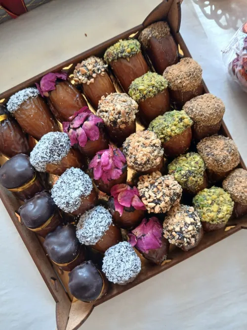 حلويات جزائرية تقليدية للأفراح والمناسبات . Dattes fourrées