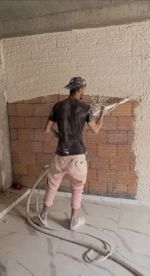 Plâtre projeté 
