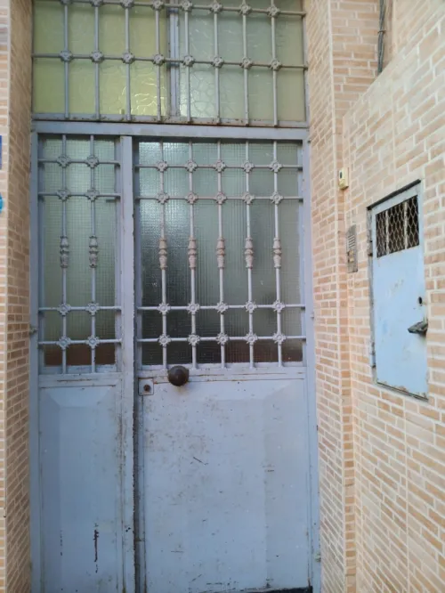 Porte extérieur en fer 