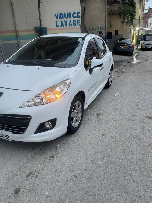 Peugeot 207 2012 Fennec
