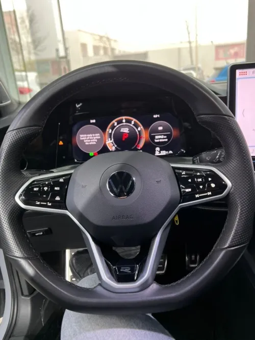 Volkswagen Golf 8 2025 R-Line