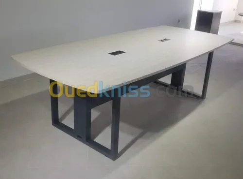 TABLE DE REUNION