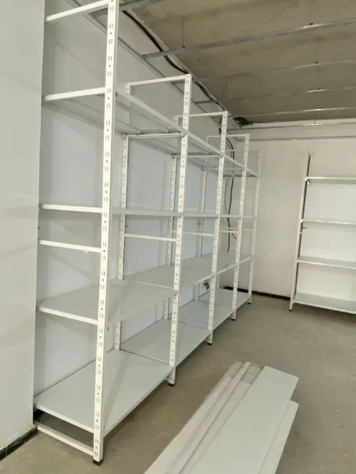ETAGERE MÉTALLIQUE ET RAYONNAGE