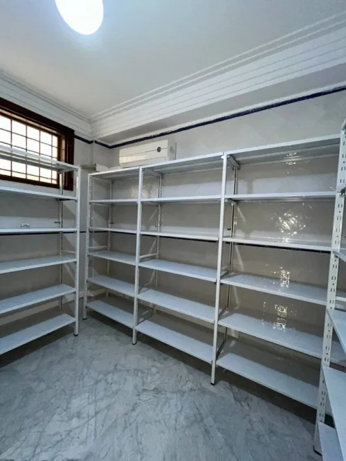 ETAGERE MÉTALLIQUE ET RAYONNAGE