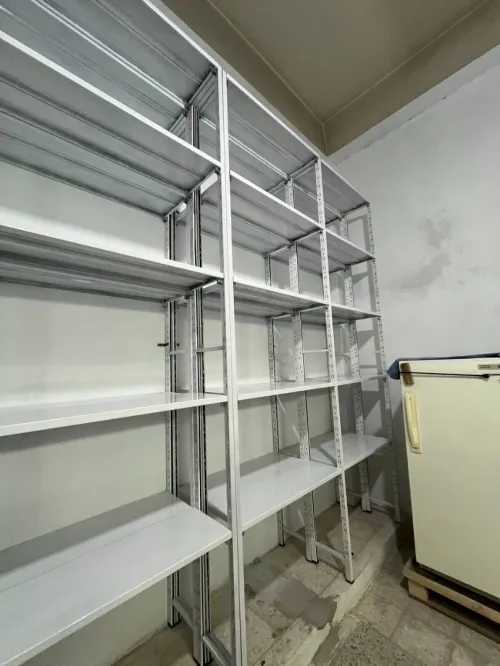 ETAGERE MÉTALLIQUE ET RAYONNAGE
