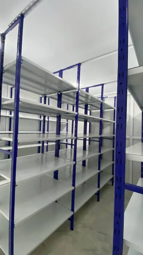 ETAGERE MÉTALLIQUE ET RAYONNAGE