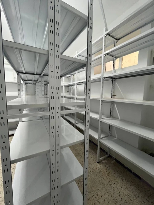 ETAGERE MÉTALLIQUE ET RAYONNAGE