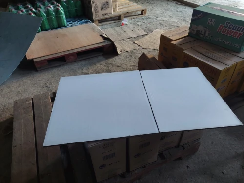 Clipeuse près pâque +poussoir 40kg spécial fromage á pizza + cartons alimentaire 