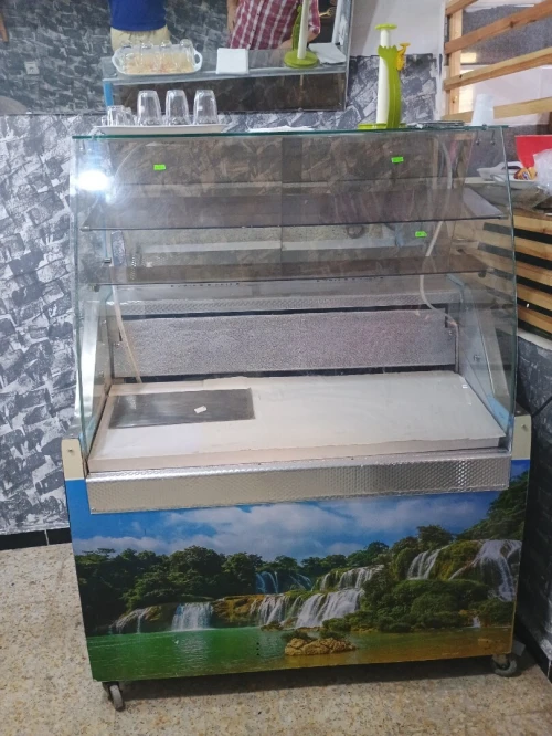 Vitrine réfrigérée compacte en froid statique