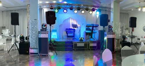 Matériels de sonorisation, structure lumières , animations restaurant et salle des fêtes 