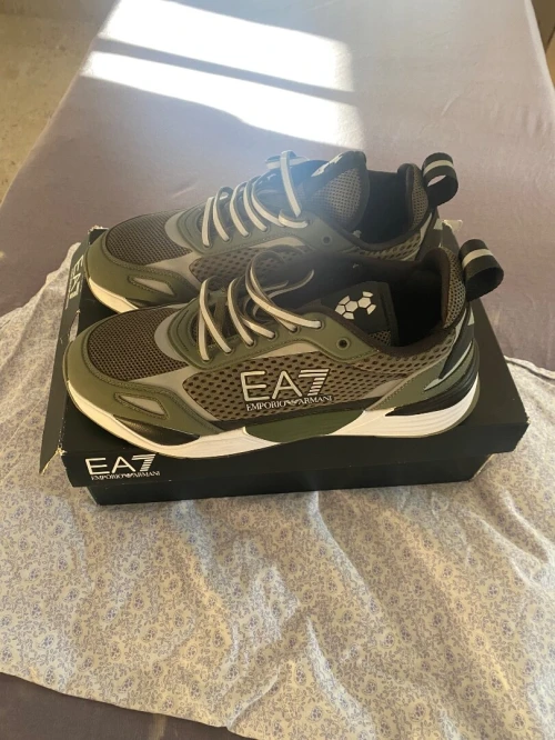 Baskets pour homme marque ARMANI  pointure 9/et demi