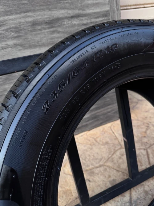 Pneu Pirelli 235/65/R19 neuf