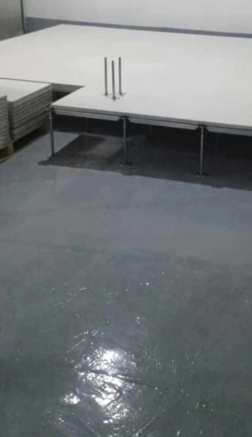 Installation professionnelle et soignée de faux plancher technique